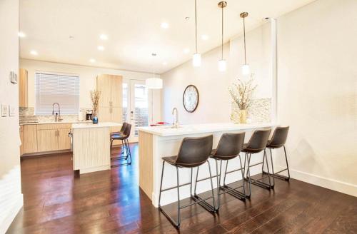 Beautiful 3 Bedroom Townhouse in Old Town North, Brewery District in Fort Collins, USA