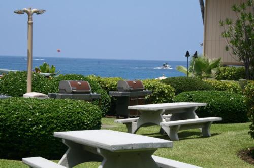 Oceanfront Paradise with private lanai overlooking Kailua Bay - image 14