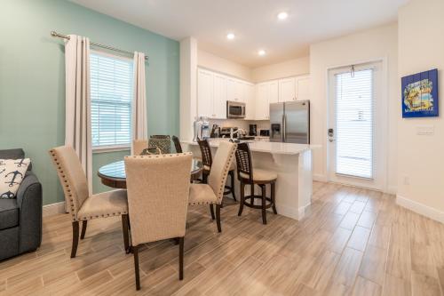Inviting Cottage near Disney with Hotel Amenities at Margaritaville 8004DD - main image
