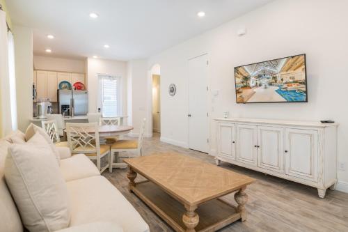 Beautiful Cottage near Disney with Hot Tub at Margaritaville 8076DD - image 2