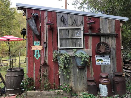 The Ashe Farm in Marshall, USA