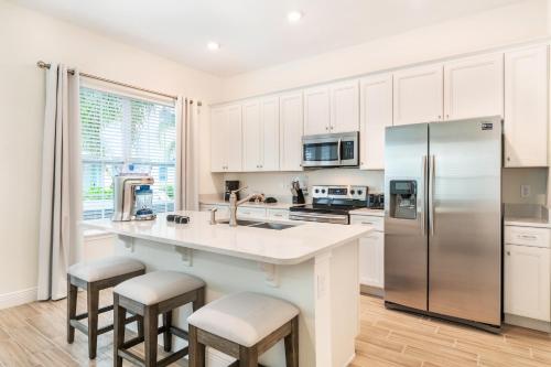 Lavish Cottage with Hot Tub Near Disney at Margaritaville 3008SP - image 6