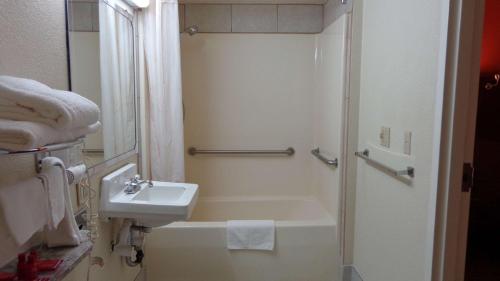 SureStay Hotel by Best Western Childress - image 12