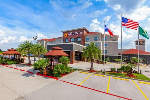 La Quinta Inn & Suites by Wyndham Houston Channelview