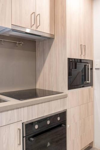 Konyha, Ensuite King Single Room - AC - Next to Central - Closely Located to Almost Sydney Must Seen Spots in Központ