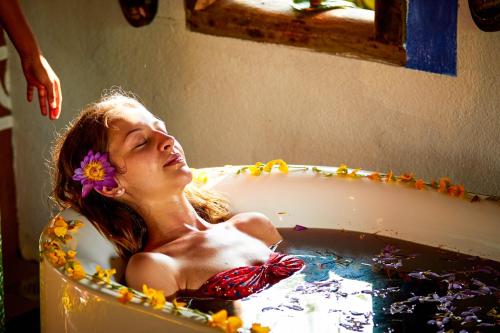 Pijat, Amuna Ayurveda and Wellness Retreat in Sigiriya