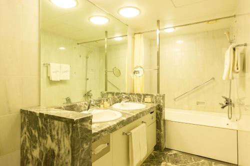 room detail thumbnail 2