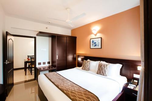 สเตอร์ลิง เทกกาดี (Sterling Thekkady) in เทคคาดี่