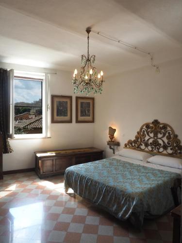  Azzi b&b Comfortably, in the quietness of the Perugia historical centre in Perugia