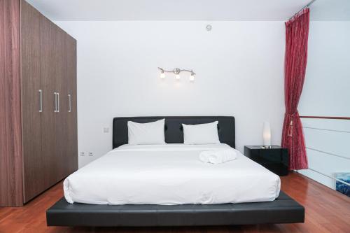 Elegant and Spacious 1BR Apartment at Citylofts Sudirman By Travelio