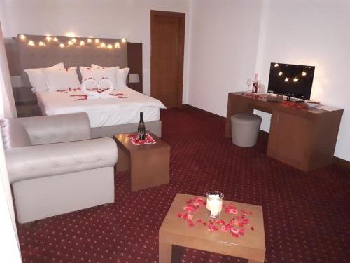 Hotel Dennis in เมดาส