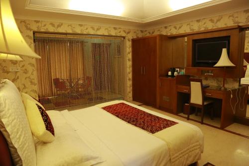 Guestroom, SAJ Earth Resort - A Classified 5 Star Hotel in Cochin International Airport