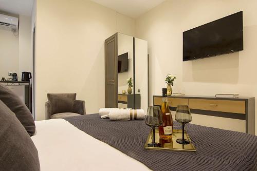 Athens Imperial Suites - Luxury Living - image 7