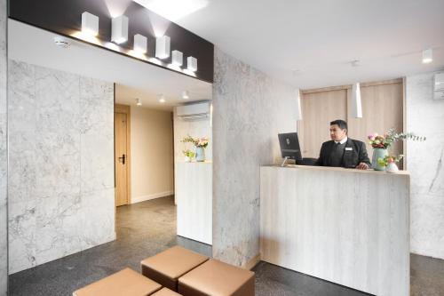 大堂, 威望瑪莉·索爾住宿 (Prestige Mar y Sol) in 羅瑟斯