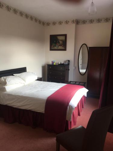Holly Trees Hotel - image 3