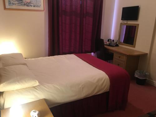 Holly Trees Hotel - image 4