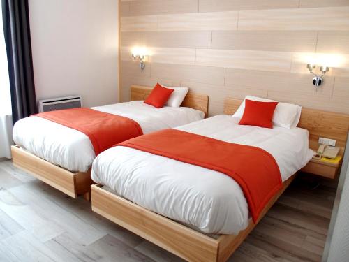 2 twin beds