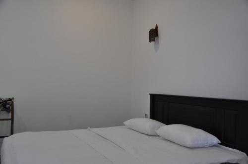 Dewmina Guest House