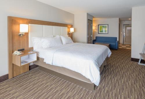 Holiday Inn Express & Suites Jamestown, an IHG Hotel