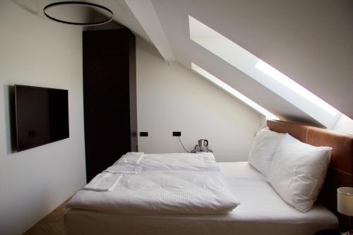 Chevron Hotel - image 10