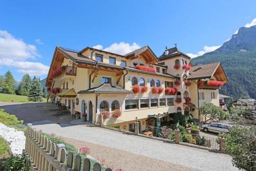 Family Hotel La Grotta - Campitello di Fassa