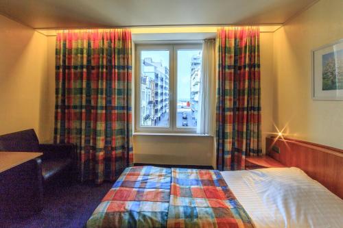 Hotel Pacific - image 6