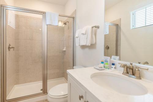 Bright and Cheerful Cottage with Hot Tub near Disney at Margaritaville 8041SH - main image
