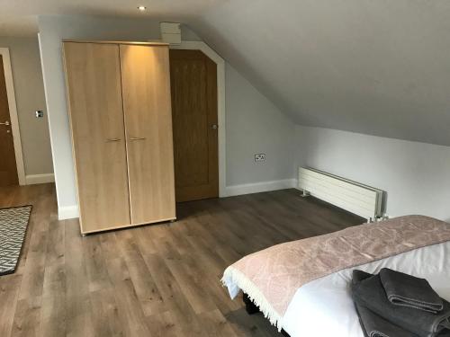 Lakeside Studio 1 Loft Apartment in 恩尼斯基林市中心