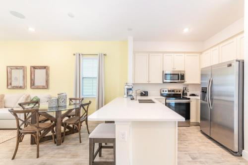Lovely Cottage with Hot Tub near Disney at Margaritaville 8061D - image 4