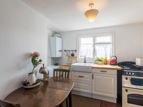 Quirky And Quiet Flat In North London, , London