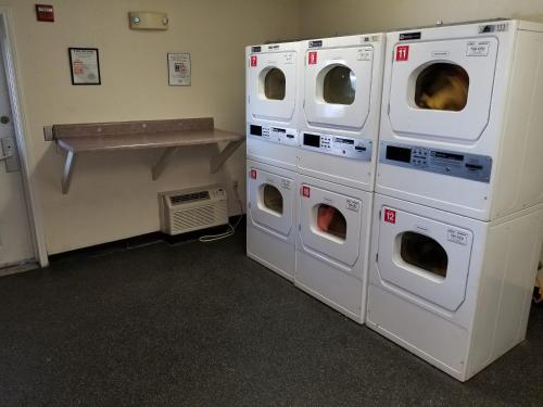 InTown Suites Extended Stay San Antonio/Leon Valley North - image 2