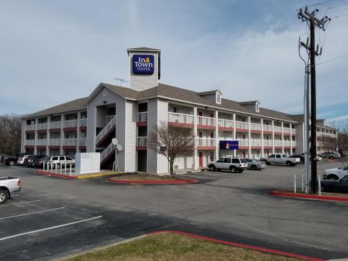 InTown Suites Extended Stay San Antonio TX - Leon Valley North in San Antonio, USA