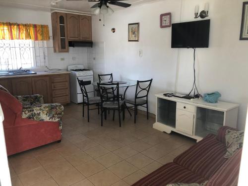 Club Caribbean Court Apartments Salem Runaway Bay Room