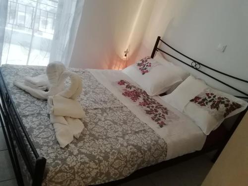  Spacious and Enchanting apartment Dimitropoulos in the center of the city, Pension in Egio bei Rodhiá