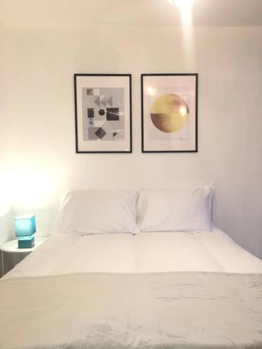 Town Centre Studio - Sleeps 4, 5 Min From Station, Lymm, Greater Manchester