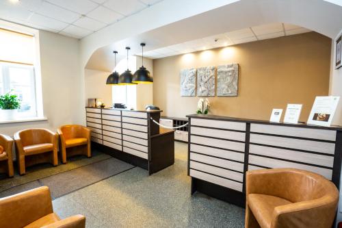 Primo Hotel with FREE parking - image 38