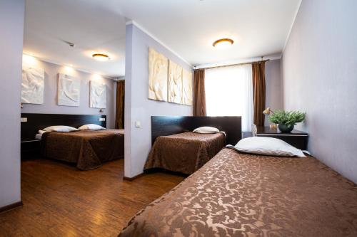Primo Hotel with FREE parking - image 19