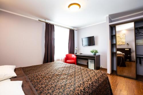 1 queen bed