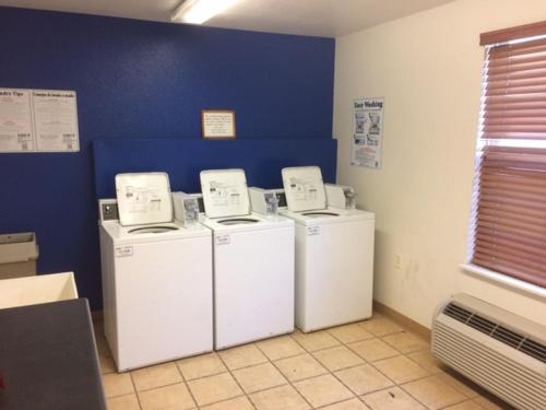 InTown Suites Extended Stay Bowling Green - image 11