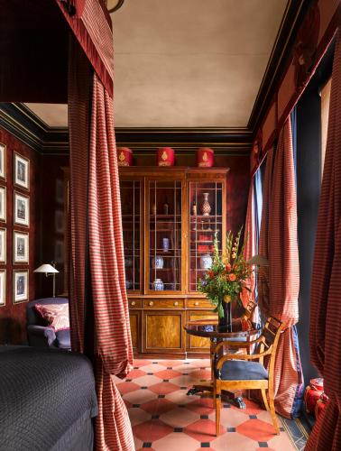223999050 Blakes Hotel