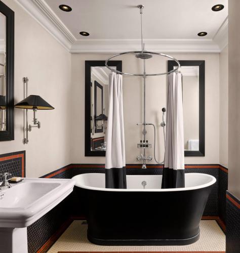 224001736 Blakes Hotel