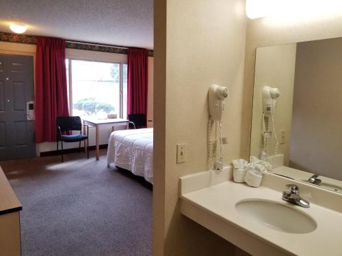 TravelStar Inn & Suites thumb 4