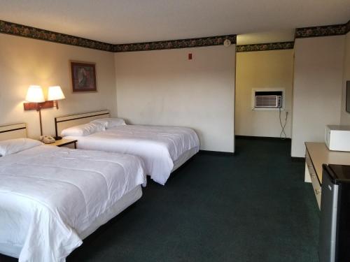 TravelStar Inn & Suites – Colorado Springs, CO