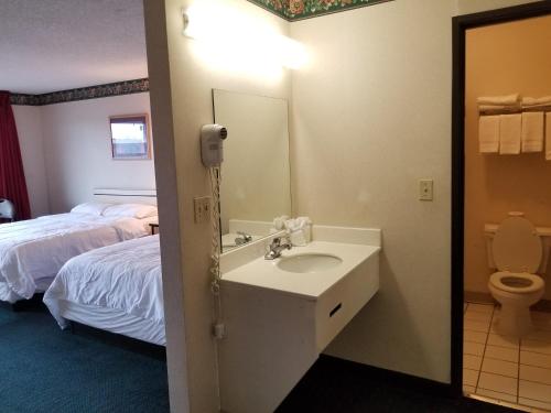 TravelStar Inn & Suites in Colorado Springs, USA