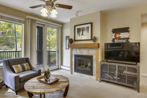 Base Village Ski In-Out Luxury Condo #3129 Huge Hot Tub & Great Views - FREE Activities & Equipment Rentals Daily - image 5
