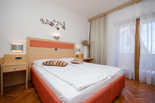 One-Bedroom apartment Standard image 3