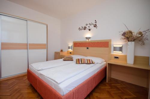 Apartments Mirjana - image 3