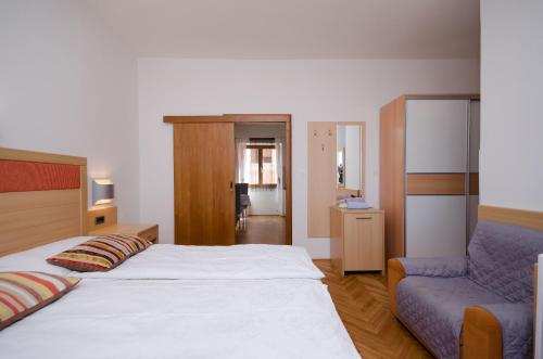 Apartments Mirjana - image 12