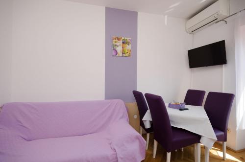 One-Bedroom Apartment with Sea View image 5