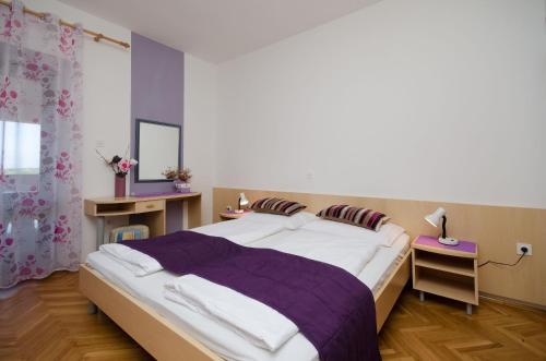 One-Bedroom Apartment with Sea View image 4